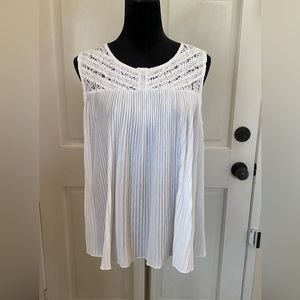 Adiva Sleeveless Lace Pleated Top